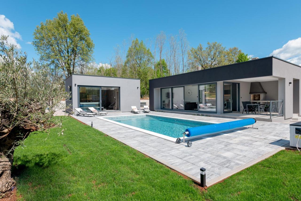 Green Luxury II With Heated Pool, Jacuzzi & Sauna Ruzici  Exterior photo