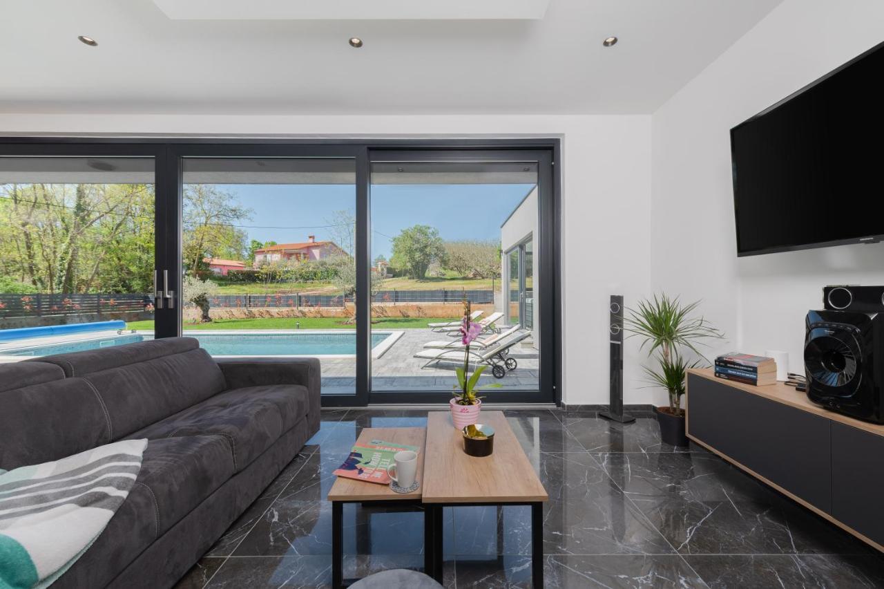 Green Luxury II With Heated Pool, Jacuzzi & Sauna Ruzici  Exterior photo